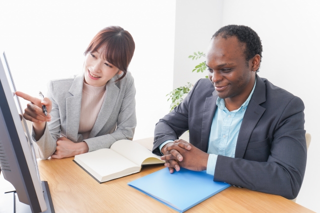 入管での面接の様子イメージ